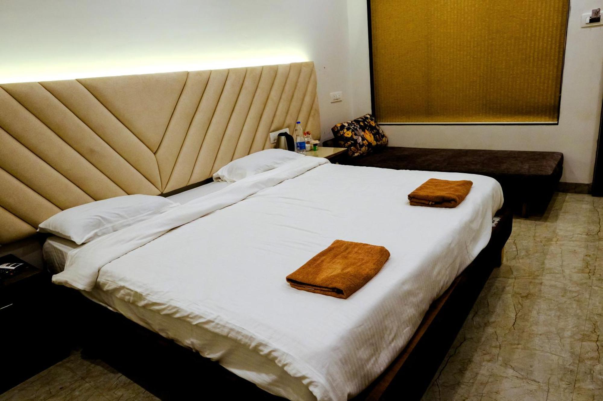 Sanidhya Beach Resort Alībāg Eksteriør bilde