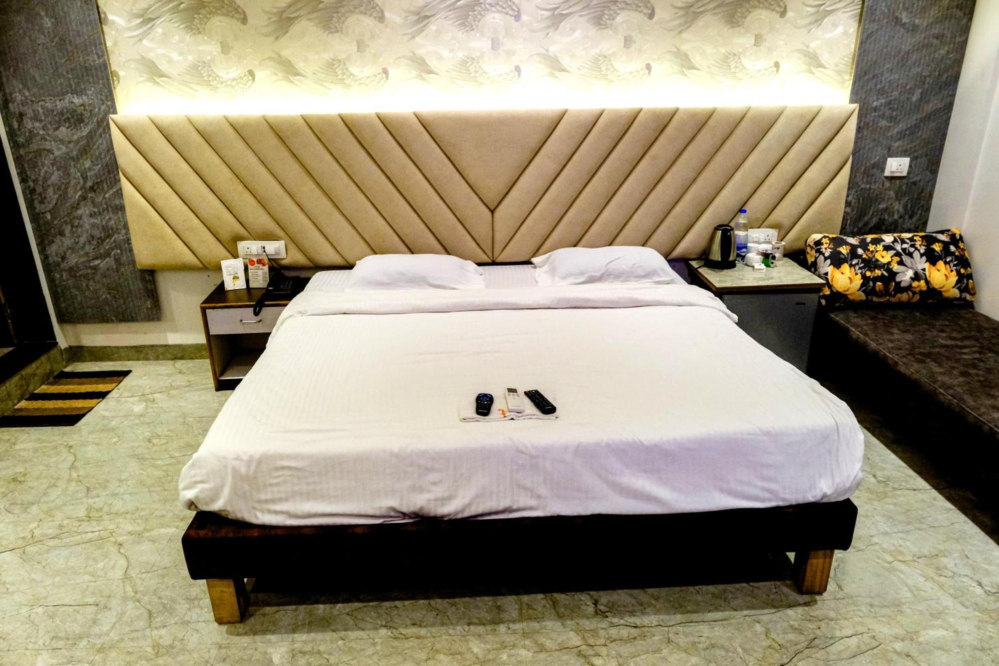 Sanidhya Beach Resort Alībāg Eksteriør bilde